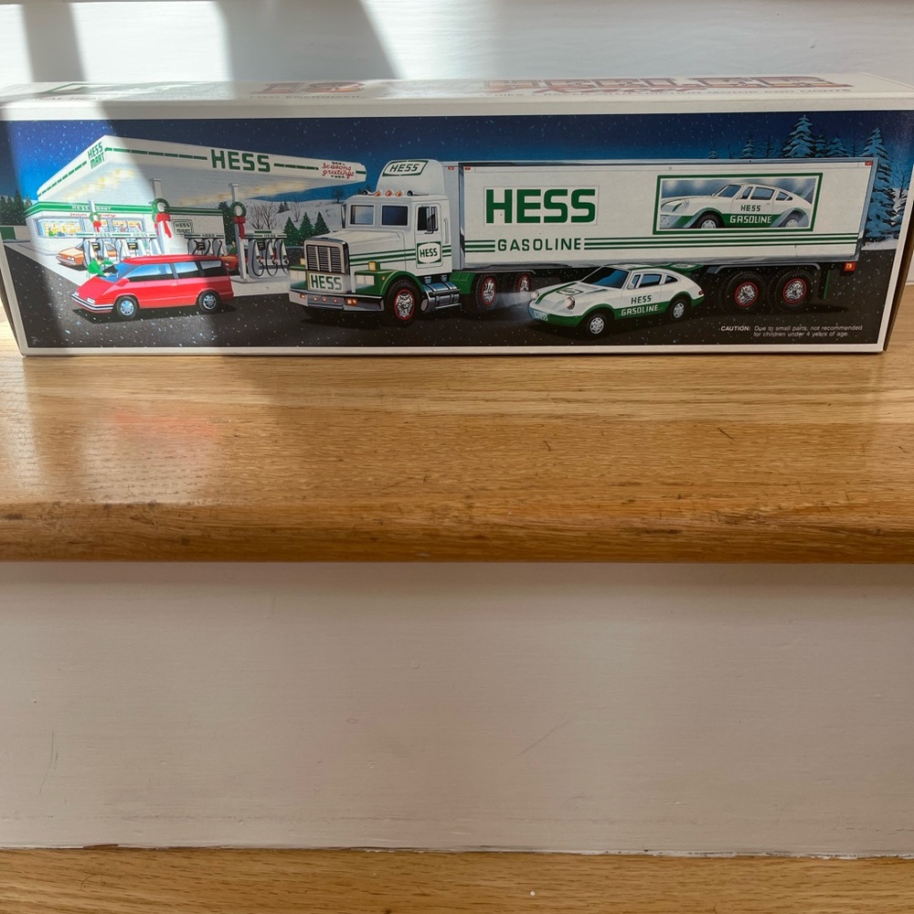 HESS 1992 18 Wheeler and Racer